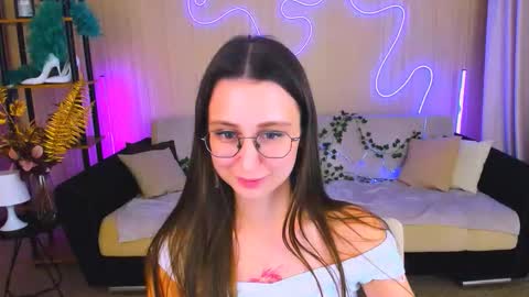 Snapshot of yourlovelystoryy chatting on September 20, 5:33 pm Vetta online show from September 20, 5:33 pm