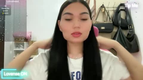 yrdrmgrl_jennie26 online show from April 7, 7:05 pm