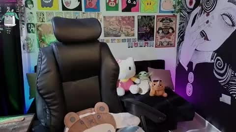    rawr   Anne Independent model      online show from February 20, 8:31 pm