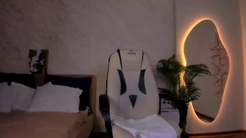 Yuki online show from June 18, 1:38 pm
