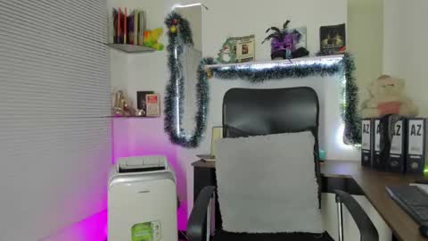 Snapshot of yukiodavis chatting on December 6, 1:40 am Yukio Davis  online show from December 6, 1:40 am