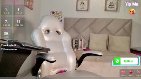 Yuliana online show from November 19, 8:20 pm