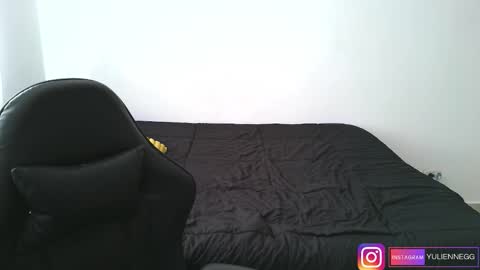 Snapshot of yulienne chatting on October 6, 9:19 pm Yulienne online show from October 6, 9:19 pm