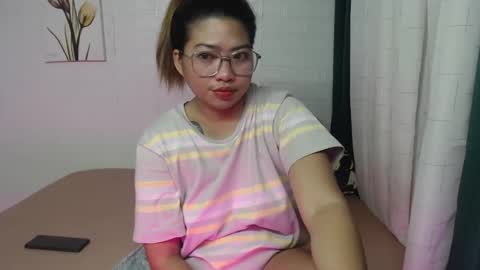 Snapshot of yummy_chesca chatting on December 27, 11:42 pm yummy chesca online show from December 27, 11:42 pm