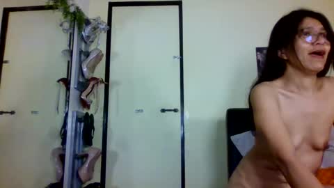 Snapshot of yummylheng chatting on February 25, 6:36 am yummylheng online show from February 25, 6:36 am