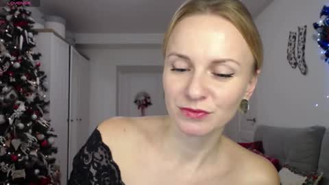 Snapshot of yummylilya chatting on December 6, 5:33 pm Lillya online show from December 6, 5:33 pm