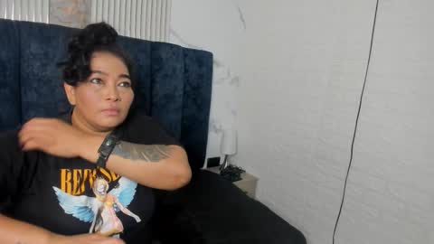 yunkeyc online show from February 8, 6:00 pm