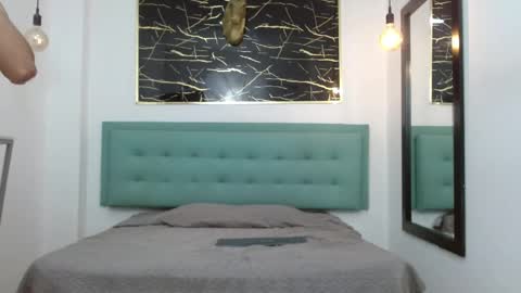  yuri queen  online show from April 23, 8:33 pm