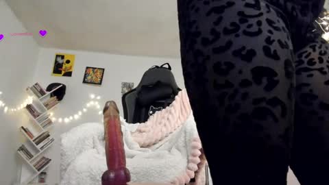 paola online show from March 1, 11:04 pm