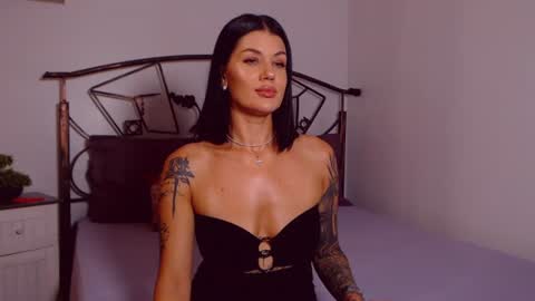 I V Y   online show from July 7, 7:27 pm