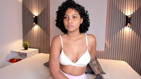 Snapshot of zafiiraa chatting on February 18, 11:44 am zafira online show from February 18, 11:44 am