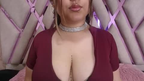 Snapshot of zafiro_claire chatting on September 27, 7:10 pm Claire online show from September 27, 7:10 pm