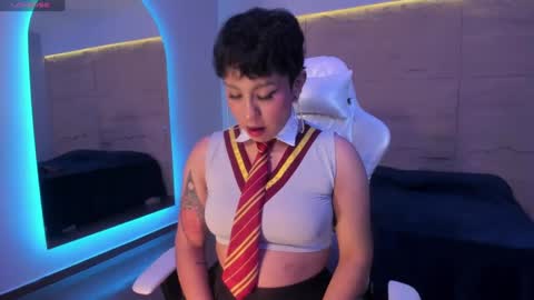 Snapshot of zaha_rose chatting on October 5, 2:27 am Zaha online show from October 5, 2:27 am