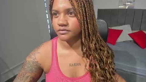 Snapshot of zahra_rose chatting on March 10, 11:45 am zahra_rose online show from March 10, 11:45 am