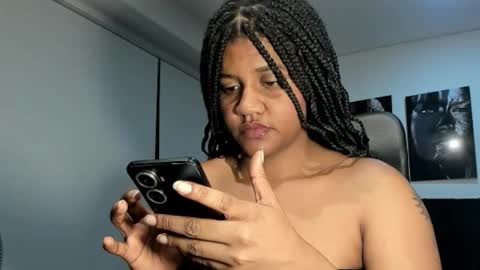 Snapshot of zahra_rose chatting on October 13, 9:45 am zahra_rose online show from October 13, 9:45 am