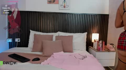 zaira online show from April 22, 12:13 pm