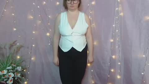 zannadreil online show from April 21, 2:51 am