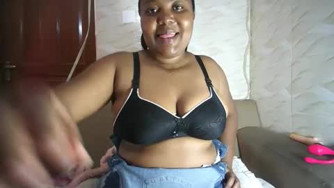 Snapshot of zara_dane chatting on September 24, 6:29 pm Zara Dane online show from September 24, 6:29 pm