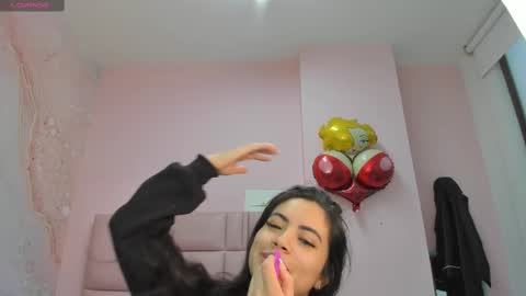 Snapshot of zarah_torres chatting on September 17, 9:46 pm Zarah online show from September 17, 9:46 pm