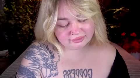 Lola online show from April 28, 7:51 pm