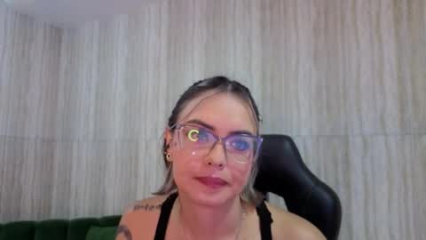 Isabella online show from April 25, 1:41 pm