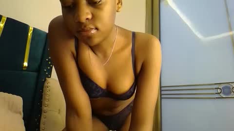 zariah online show from April 19, 7:38 pm