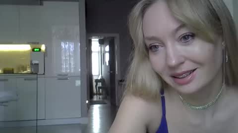 Zarina Swift online show from January 22, 4:44 am