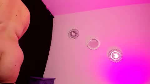 Zaritha Li online show from November 5, 10:31 am