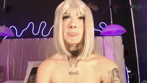 zhally_dee online show from April 8, 8:11 pm