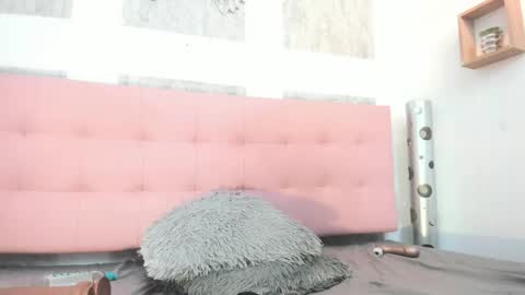 ZHAMIRA  ANDRES online show from April 15, 9:04 pm