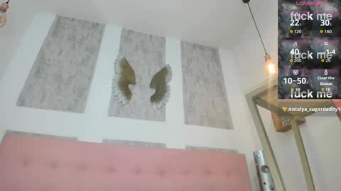 ZHAMIRA  ANDRES online show from April 6, 9:49 pm