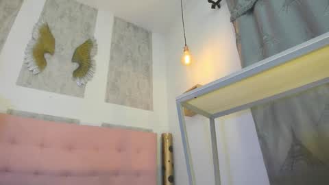 ZHAMIRA  ANDRES online show from December 16, 10:04 pm