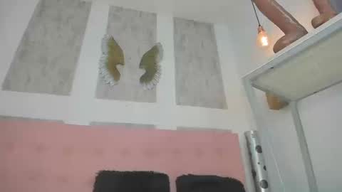 ZHAMIRA  ANDRES online show from March 16, 9:30 pm