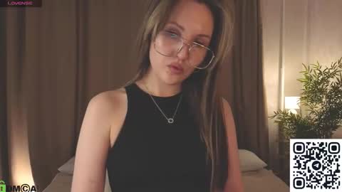 Zlata  Mon Tue Thu Fri Sun Sa GMT 3 0000pm - 0600pm  online show from March 26, 9:55 am