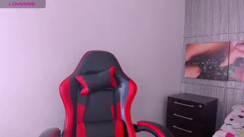 Z O E online show from April 10, 9:10 pm