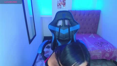 Snapshot of zoe_connor19 chatting on January 30, 8:53 pm Z O E online show from January 30, 8:53 pm