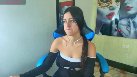 Snapshot of zoe_connor19 chatting on September 15, 8:27 pm Z O E online show from September 15, 8:27 pm