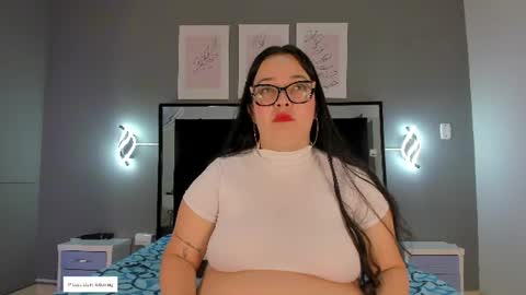 zoe_curvyy online show from June 17, 12:28 pm