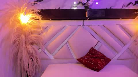 Zoey  online show from March 22, 10:05 pm