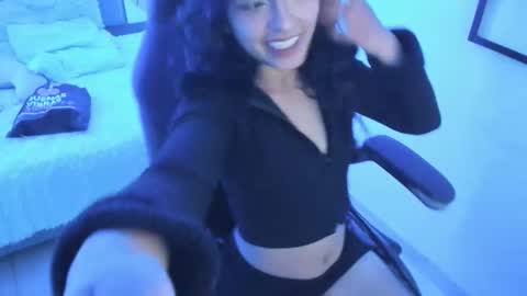 zoe_jonesx online show from March 17, 5:00 am