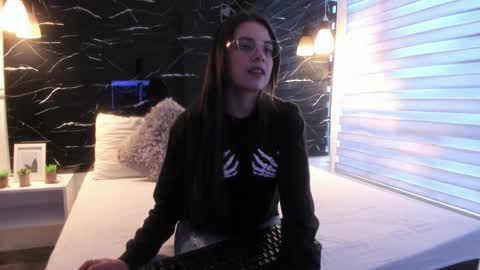 Zoe online show from October 24, 11:39 am