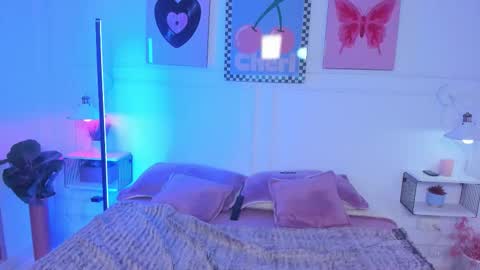 Zoe Lynch online show from March 4, 11:39 am