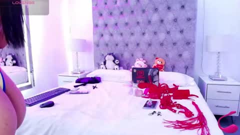 zoe  online show from June 13, 8:06 pm