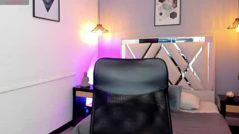 zoe_moreau online show from April 18, 7:58 pm