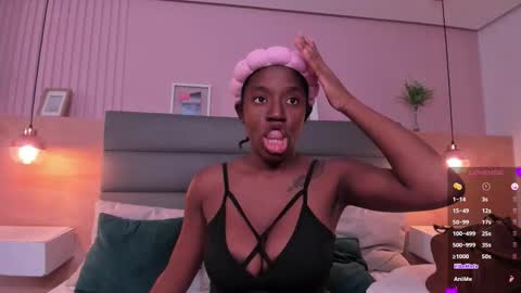 Zoe Novakk  online show from November 17, 8:20 pm