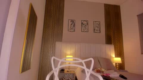 Hi guys i am Zoe  online show from March 20, 11:59 am