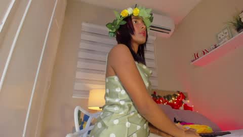 Snapshot of zoe_sky_ chatting on December 31, 11:31 am Hi guys i am Zoe online show from December 31, 11:31 am