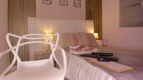 Hi guys i am Zoe  online show from April 25, 1:41 pm