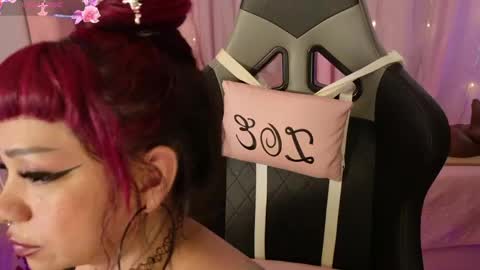 zoe_sullivan_ online show from April 24, 12:30 pm