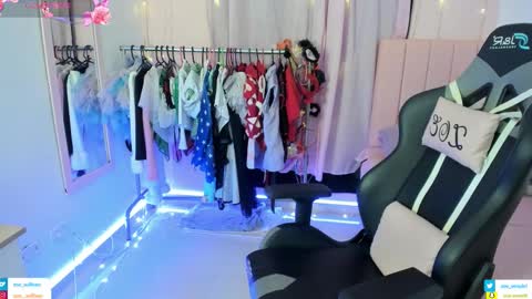 zoe_sullivan_ online show from February 2, 9:08 am